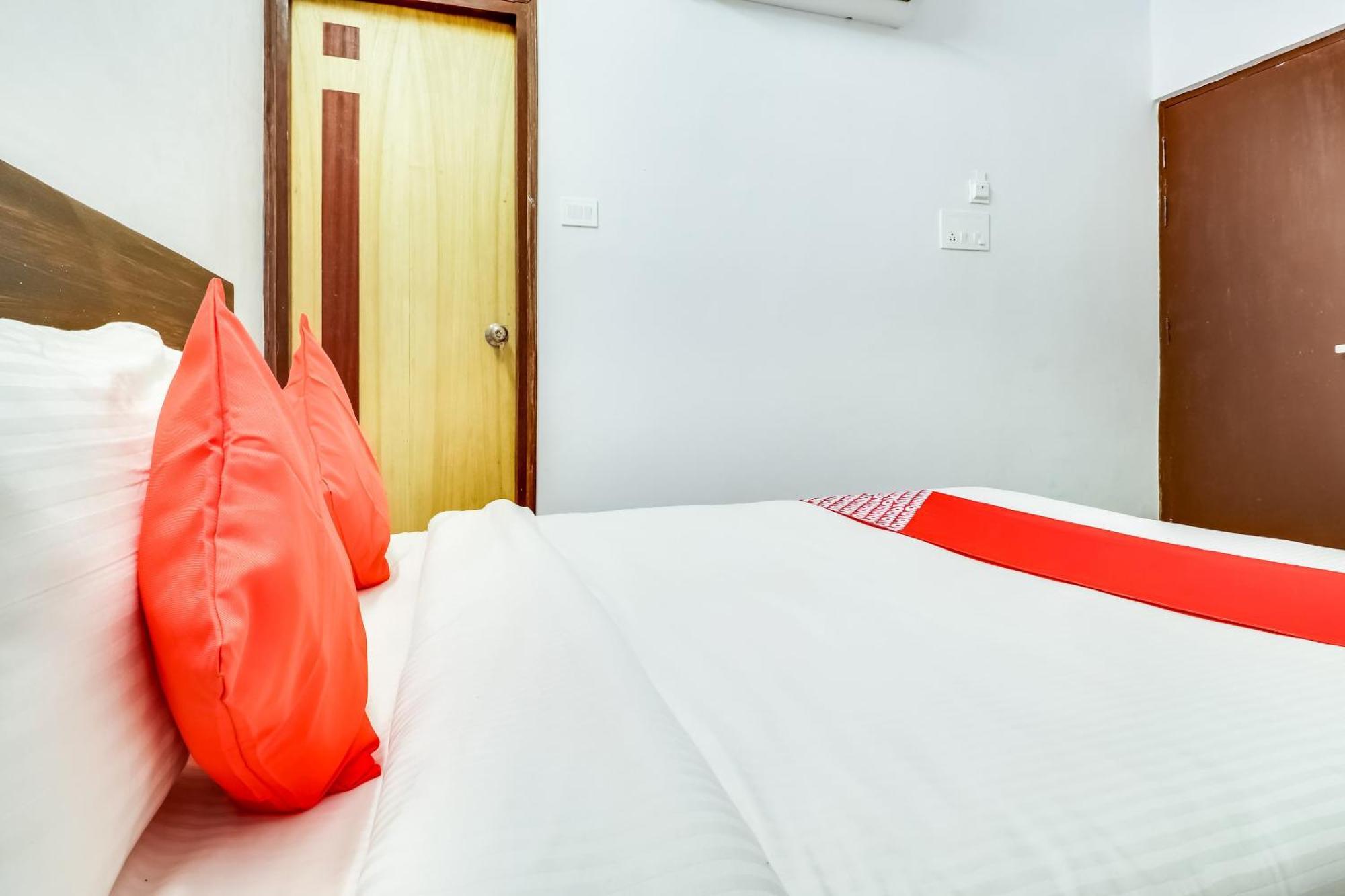 Hotel O The Velvet Chinhat Tiraha Eksteriør billede
